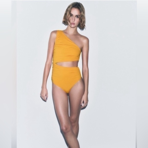 Zara Tops - NWT ZARA cut out  Bodysuit size S
🚨FIRM PRICE NO DISCOUNT